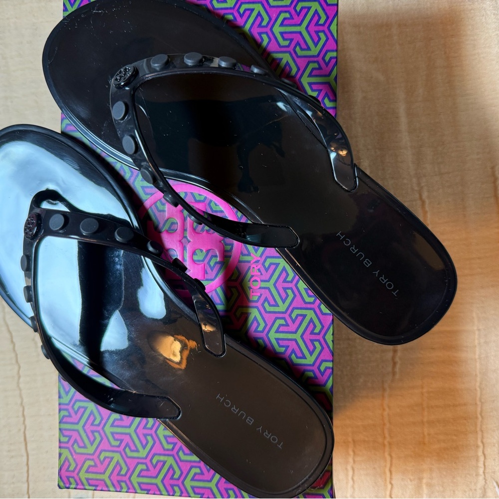 Tory Burch, Woman’s Studded Jelly, Thong, Sandals Flats, Glossy Black. Size 6